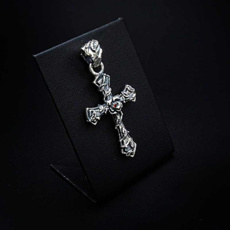 Anhänger Kreuz Rosenranke klein – Bild 2